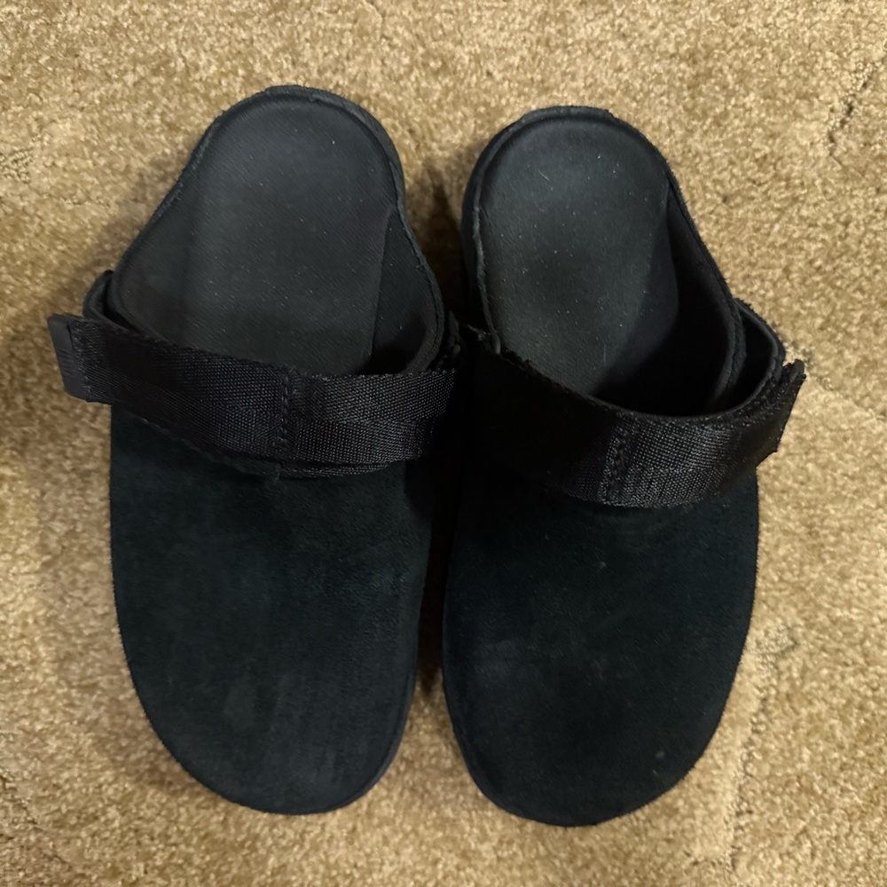 Black Adjustable Strap Slip-On Sandals